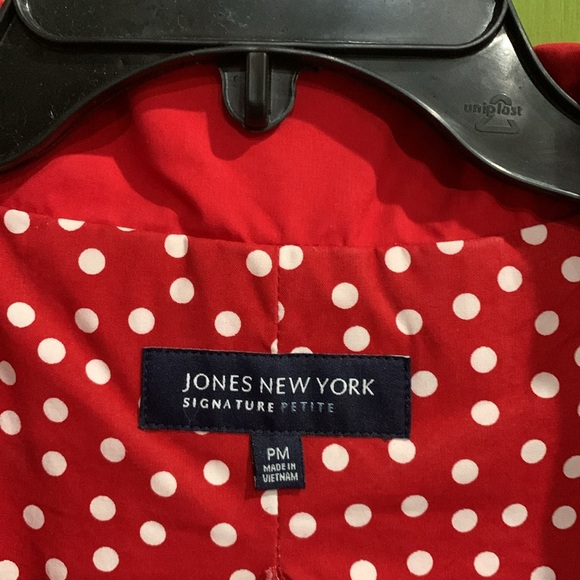 Nice raincoat!! - Picture 2 of 5